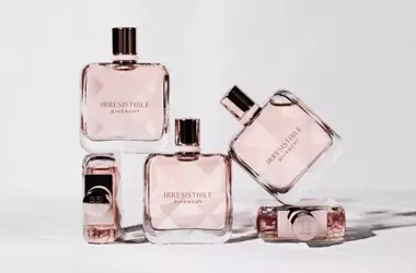 Vera Wang lancia la sua nuova fragranza di lusso, "Vera Wang Love"