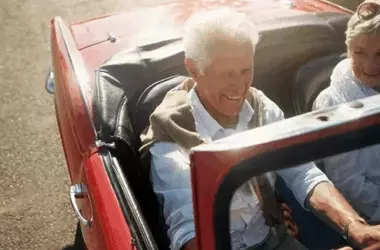 Patente e Anziani: Chiarimenti sulle Norme di Guida per gli Over 65