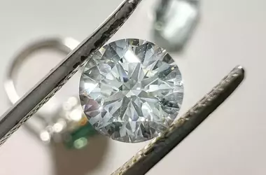 Diamanti, Brillanti, Zirconi e Sintetici: Chiarimenti Essenziali