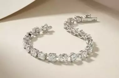 L'Eleganza Infinita del Bracciale Tennis in Diamanti: Una Guida Completa