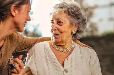 Affrontare il Burnout del Caregiver: Equilibrio tra Amore e Assistenza Professionale