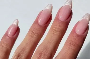 La Manicure Perlata: Eleganza Naturale per la Primavera