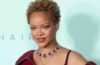 L'Arte del Balayage: Illuminare e Valorizzare i Capelli Ricci