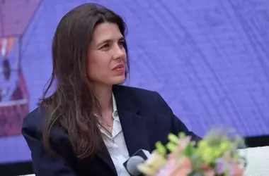 Charlotte Casiraghi e Alexandra di Hannover: Regine di Stile e Passione Letteraria