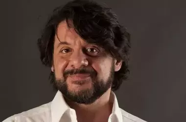 Lillo Petrolo riceve l'onorificenza di Commendatore della Repubblica: dal ragioniere all'attore, un percorso di successo