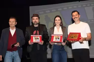 “Swing Politik” trionfa al Roma Videoclip: musica e cinema si incontrano