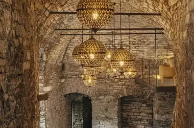 Benessere Profondo: La Spa Sotterranea dell'Hotel Passalacqua sul Lago di Como