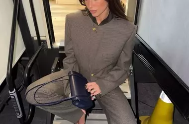 L'Eleganza Ibrida: Micro Tailleur Incontra lo Stile Sportivo