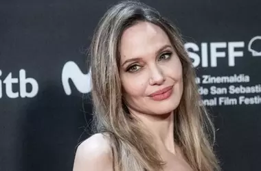 Angelina Jolie dice addio a Los Angeles: venduta la villa per un futuro all'estero