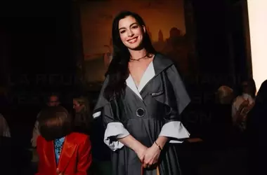 Il Video Musicale "SS26" di Charli XCX: Una Sfilata Apocalittica di Stile e Satira Sociale
