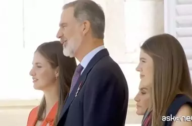 Il Bacio Reale Controverso: Felipe e Letizia di Spagna e la loro Unione Duratura