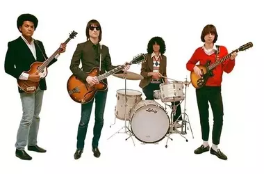 GLAMORAMA: Un Viaggio Musicale Tra Indie Rock, Wave e Post-Punk