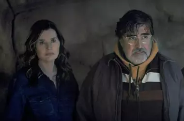 “The Boroughs”: Un Fenomeno Netflix con Geena Davis e Alfred Molina, dove gli Eroi sono Senza Età