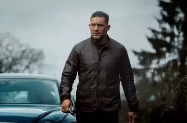 Dietro le quinte di "MobLand": Tom Hardy, tensioni sul set e il suo futuro incerto nella serie