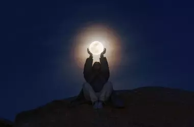 La Magia della Luna Blu: Un'Occasione Inattesa per Rinascere