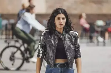 Il Finale Enigmatico di "Rosa Elettrica": Un Messaggio Oltre lo Schermo?
