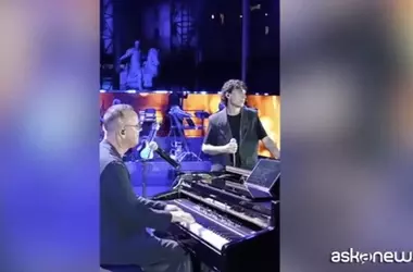 Gigi D'Alessio incanta Napoli con uno show indimenticabile