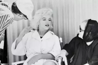 Marilyn Monroe: L'eterna Icona di Stile e i Segreti della Sua Pelle Radiosa