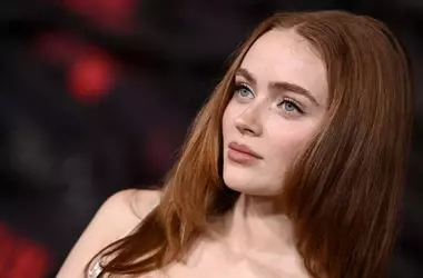 Guida al Make-up: Esaltare la Profondità degli Occhi Azzurri con Colori e Tecniche Specifiche