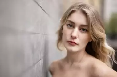 Bea Barret: Una Stella Nascente tra Palcoscenico e Grande Schermo