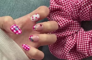 Manicure a Quadretti: Tendenze Estive per le Unghie