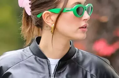 Hailey Bieber e la Tendenza dei Capelli Schiariti per l'Estate: Luce e Naturalezza