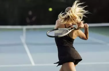 I Molteplici Vantaggi del Tennis: Un Percorso Completo per il Benessere