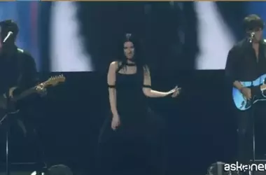Trionfo Globale di Laura Pausini: Un Tour Mondiale Senza Precedenti