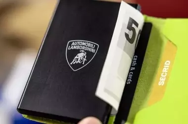 Secrid x Automobili Lamborghini: Un Portafoglio Unico da Materiali Riciclati