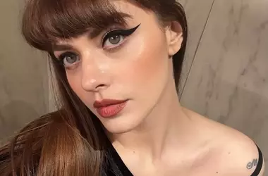 Tendenze Make-up Estive 2026: L'Equilibrio tra Leggerezza e Radiosità