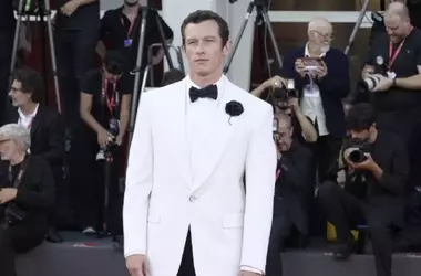 Clooney Appoggia Callum Turner per il Ruolo di James Bond