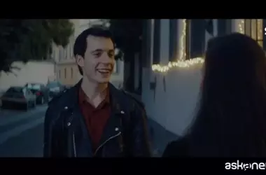 Gli 883 Ritornano: Il 1993 Che Ha Cambiato Tutto in Una Nuova Serie TV