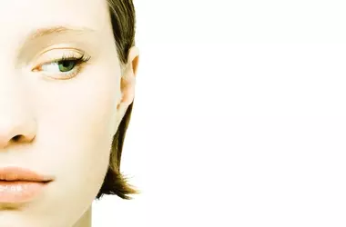 Riflessioni sull'Invidia: Frasi Pungenti e Ironiche per Comprendere un Sentimento Universale