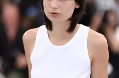 Il Wet Bob: L'Acconciatura Estiva Definitiva per Capelli Corti