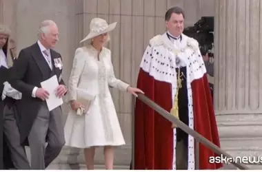 Il Principe William e la Preoccupazione per il Futuro di Charlotte e Louis: Lezioni dalla Storia Reale