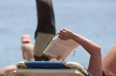 Consigli di Lettura Contro il Caldo Estivo