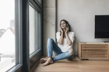 Il Potere Rigenerante del Silenzio Contro lo Stress Quotidiano