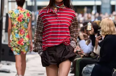 Gli Shorts a Palloncino Dominano la Moda Estiva 2026: Tendenze e Abbinamenti Imperdibili