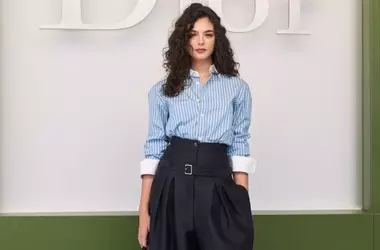 Stili da Ufficio Estivi: Le Star Dettano Tendenza con Eleganza Rilassata