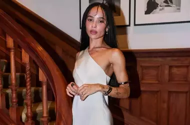 Zoë Kravitz e lo Stile Nuziale: Un Look Bianco Accende le Voci su Harry Styles