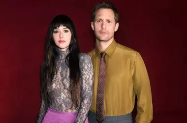 Valentino Beauty Accoglie Dakota Johnson e Alexander Skarsgård come Nuovi Volti delle Fragranze