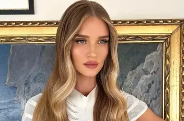 Balayage Nocciola: Tonalità Naturali e Luminose per Capelli Scuri