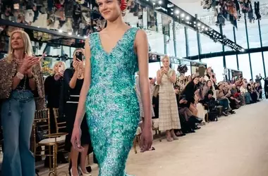 L'Eleganza Acquatica: Gli Accessori Mermaidcore Dominano l'Estate 2026