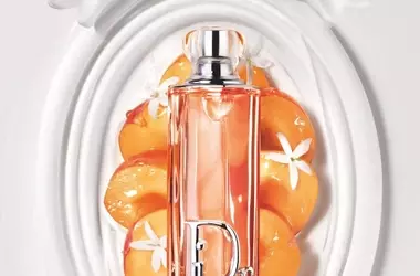 Le Fragranze Estive Imperdibili: Un Viaggio Sensoriale tra Note Fruttate e Fiori Radiosi