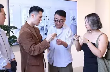 Nomos Glashütte Espande la Sua Presenza con un Nuovo Salotto a Shanghai