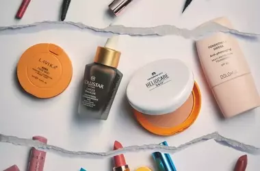 L'arte del trucco in spiaggia: un viaggio tra storia e consigli attuali