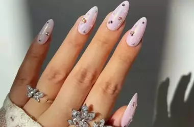 Nail Art Estive 2026: Eleganza Luminosa e Dettagli Raffinati