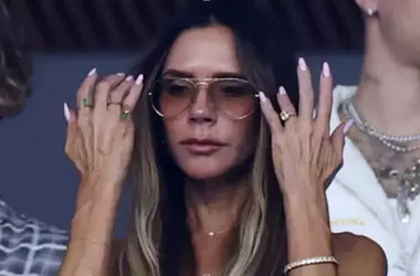 Unghie a petalo di Victoria Beckham: l'eleganza discreta della manicure