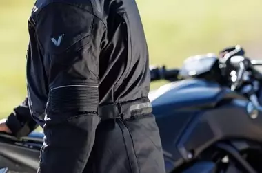 La Giacca da Moto Vanucci VAJ-4: Comfort e Versatilità per Tutte le Stagioni