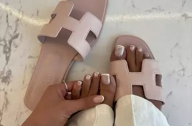Tendenze Pedicure Estive 2026: Colori e Stili per Piedi al Top